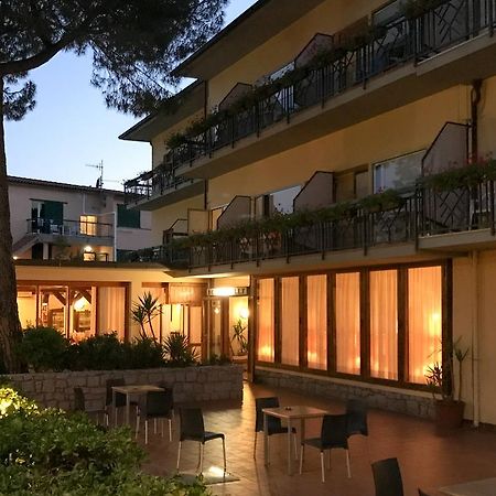 Hotel Lilly Marina di Campo Ngoại thất bức ảnh