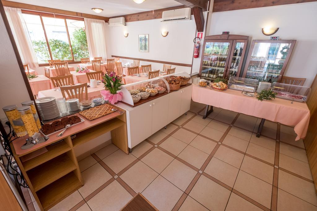 Hotel Lilly Marina di Campo Ngoại thất bức ảnh